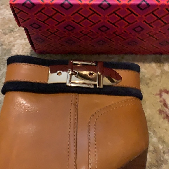 Tory Burch Belinda Cognac Bootie Size 9 - Picture 10 of 11